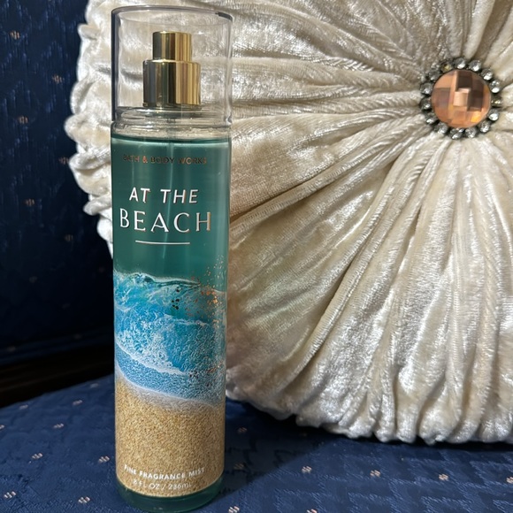 BATH & BODY WORKS SET. . . AT THE BEACH SCENT - Picture 3 of 6